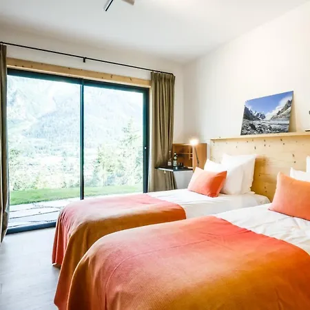 Le Mont Blanc 4* אוש